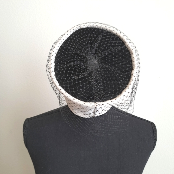 Vtg ladies pill box hat, white black , veil netting, Union Made, made in USA main image 11